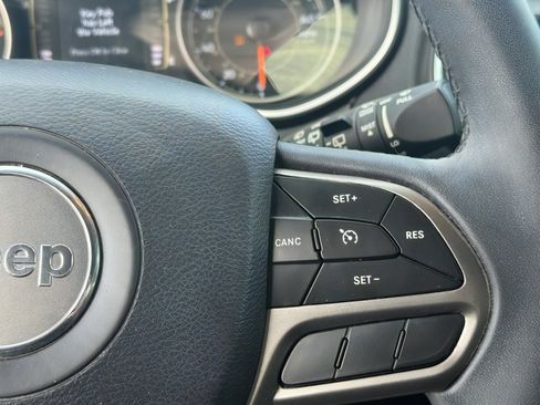 Used 2020 Jeep Cherokee Latitude Plus image 14