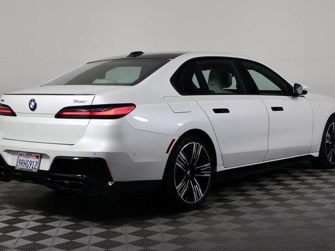 Used 2025 BMW 760i xDrive w/ Executive Package AWD/4WD image 4