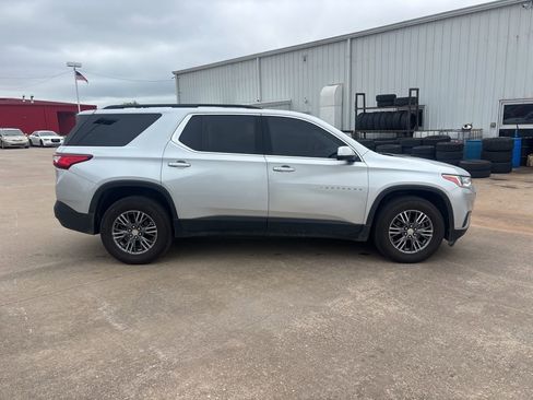Used 2020 Chevrolet Traverse LT w/ LT Premium Package AWD/4WD image 3