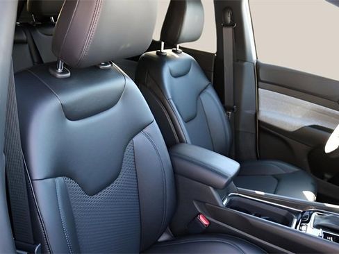 New 2026 Jeep Compass Latitude image 19