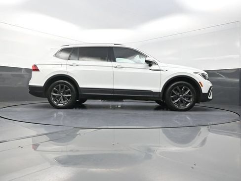Used 2022 Volkswagen Tiguan SE w/ Panoramic Sunroof Package FWD image 38