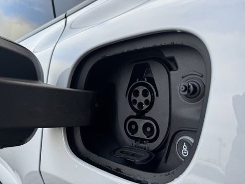 New 2025 Porsche Macan 4S Electric image 33