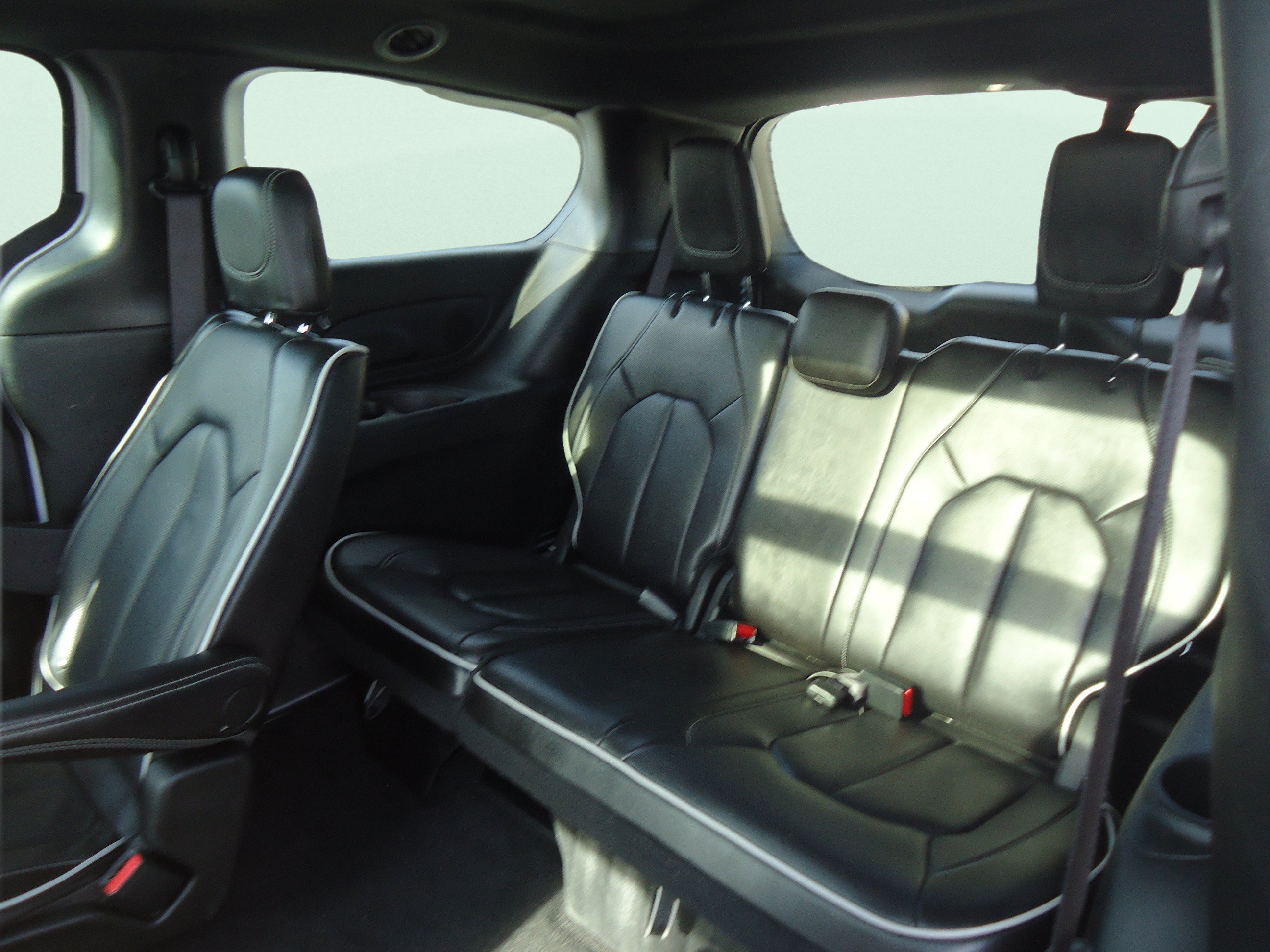 Used 2026 Chrysler Pacifica Limited FWD image 28