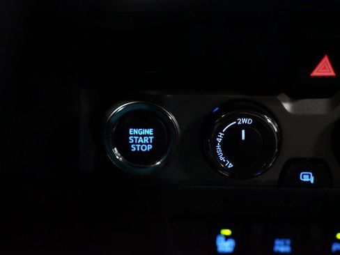 Certified 2023 Toyota Tacoma SR5 AWD/4WD image 22