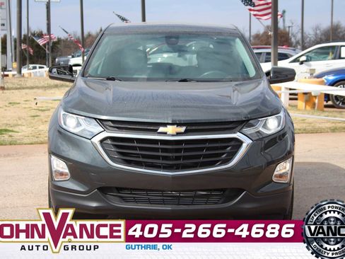 Used 2020 Chevrolet Equinox LT w/ Driver Convenience Package image 2