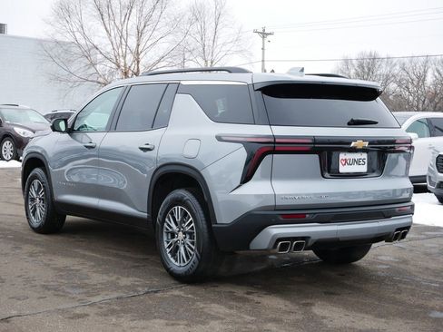 Used 2024 Chevrolet Traverse LT image 5