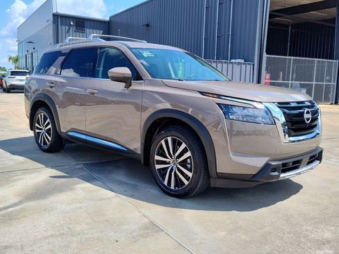 Used 2025 Nissan Pathfinder Platinum w/ Cargo Package image 12