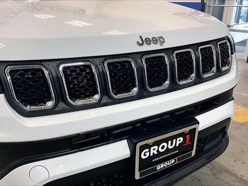 Used 2024 Jeep Compass Latitude AWD/4WD image 32