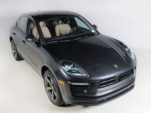 Certified 2023 Porsche Macan image 32