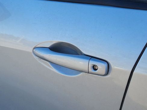 Used 2020 Nissan Versa SV image 9