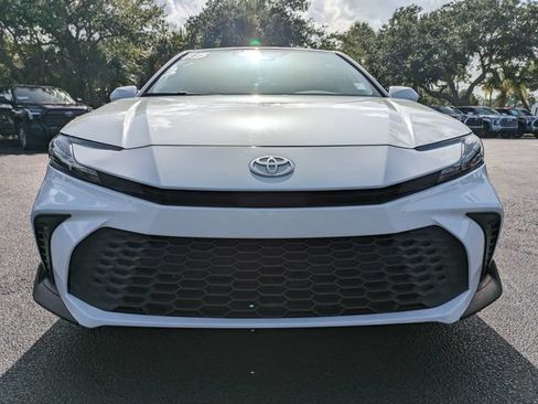 Used 2025 Toyota Camry SE w/ Convenience Package FWD image 9