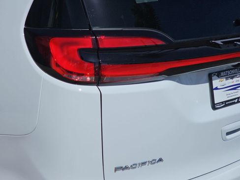 New 2027 Chrysler Pacifica Select FWD image 42