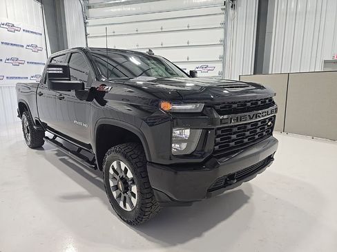 Used 2022 Chevrolet Silverado 2500 Custom w/ Custom Value Package image 11