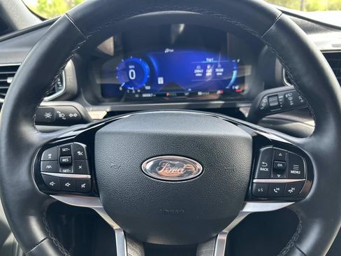 Used 2023 Ford Explorer Platinum w/ Technology Package AWD/4WD image 39