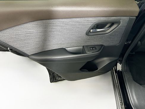 Used 2023 Nissan Rogue SV FWD image 24