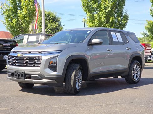 Used 2025 Chevrolet Equinox LT FWD image 18