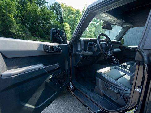 Used 2023 Ford Bronco Big Bend w/ Sasquatch Package AWD/4WD image 13