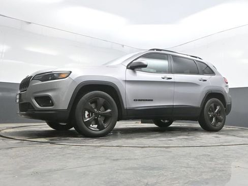 Used 2019 Jeep Cherokee Latitude Plus AWD/4WD image 36