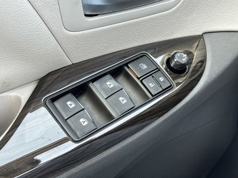 Used 2020 Toyota Sienna XLE Premium image 21