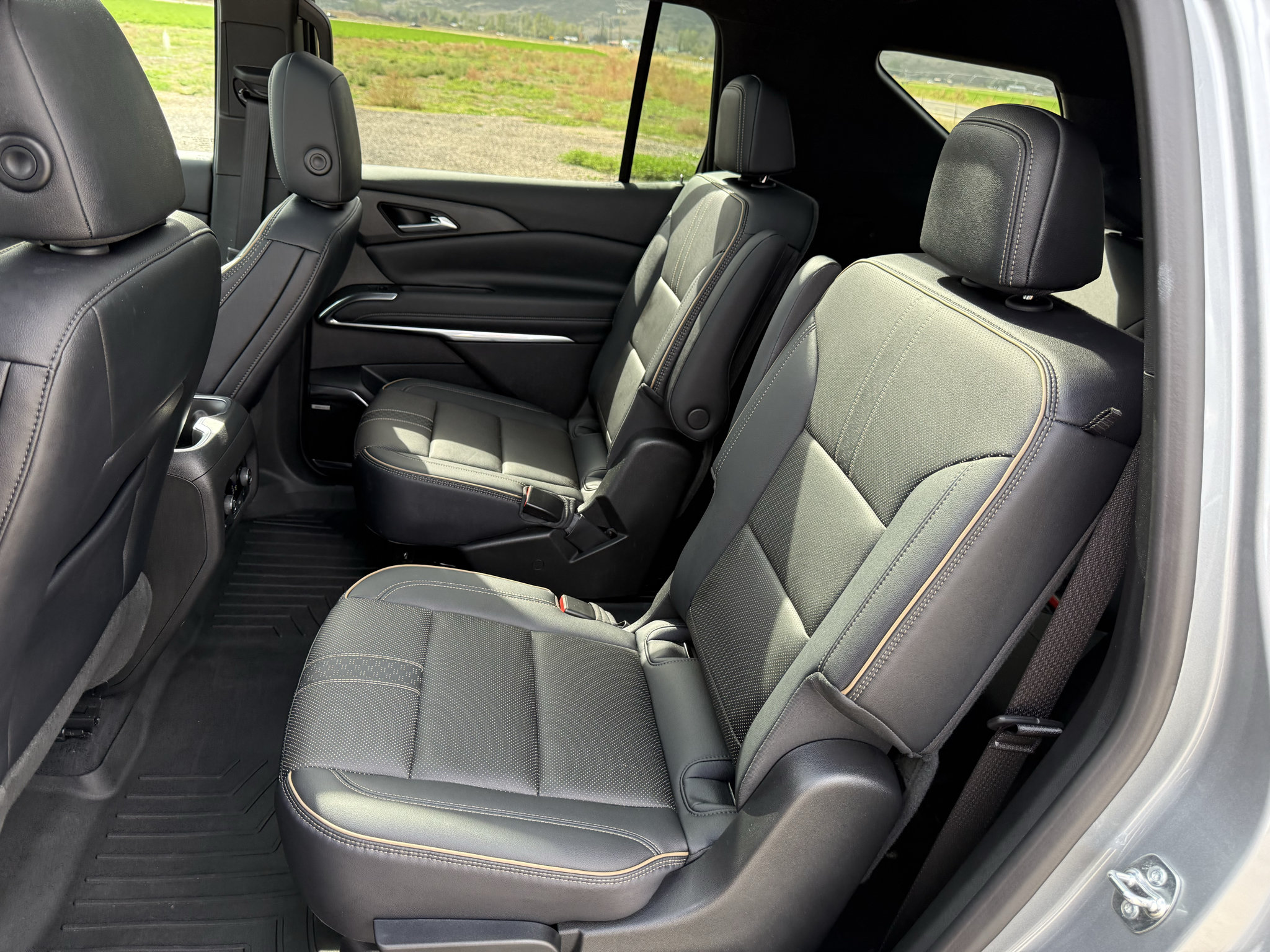 Used 2025 Chevrolet Traverse High Country AWD/4WD image 27