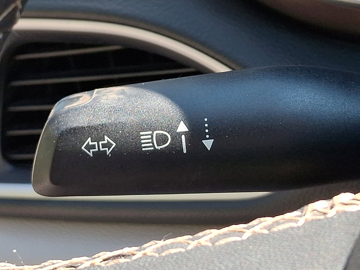 Used 2023 Chrysler Voyager LX FWD image 26