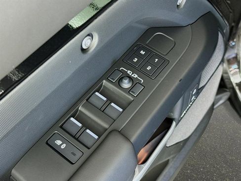 New 2026 Land Rover Defender 110 X-Dynamic SE image 20