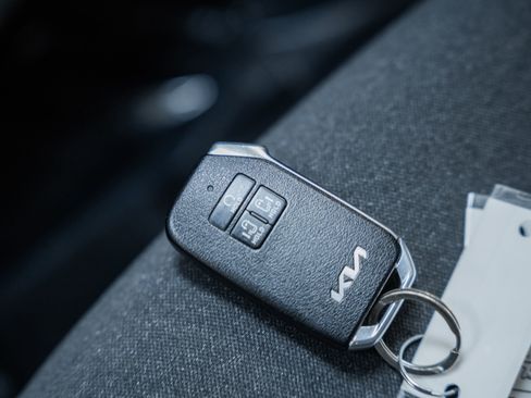 Used 2024 Kia Carnival LX image 44