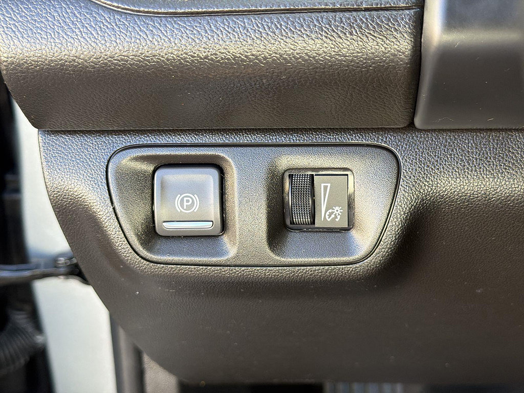 Used 2023 GMC Acadia SLT w/ Elevation Edition FWD image 16