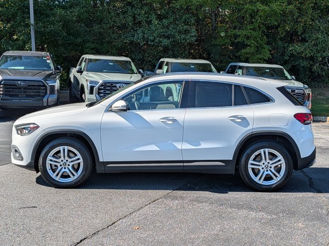 Used 2021 Mercedes-Benz GLA 250 4MATIC w/ Premium Package image 4