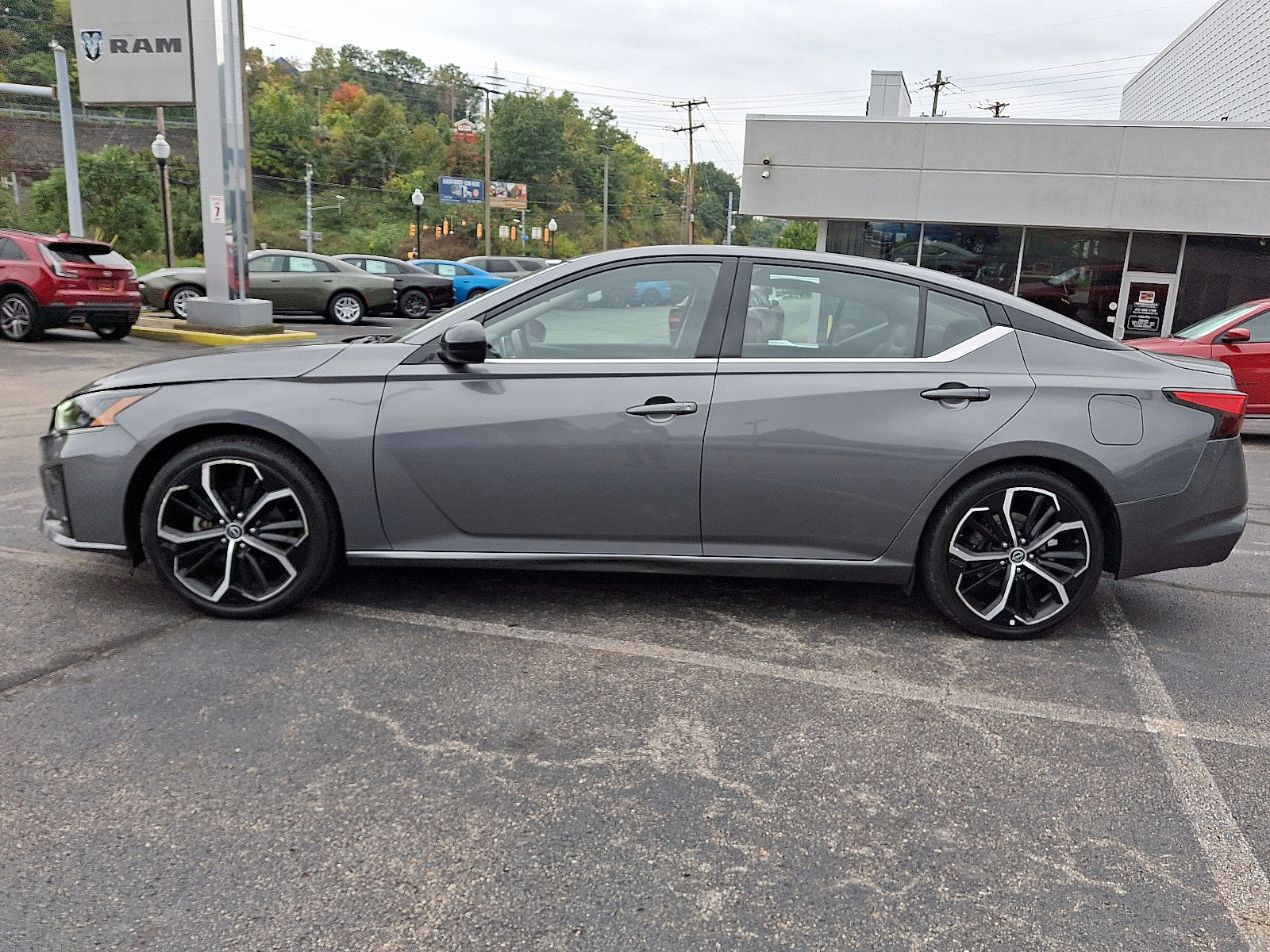 Used 2024 Nissan Altima 2.5 SR FWD image 7
