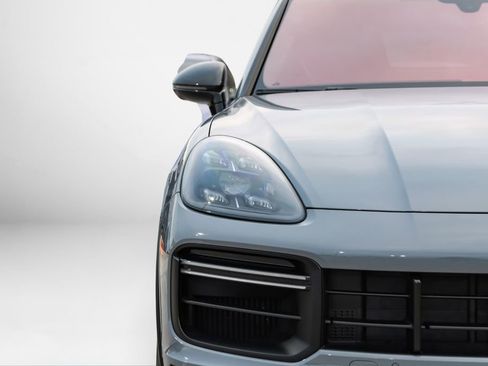 Used 2023 Porsche Cayenne Turbo GT image 59