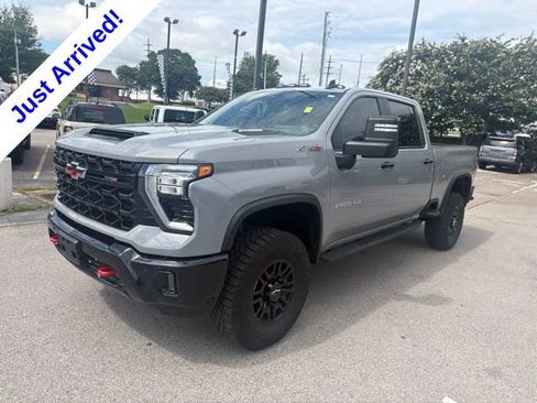 Used 2025 Chevrolet Silverado 2500 ZR2 w/ Technology Package AWD/4WD image 7