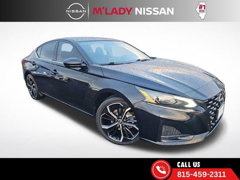 Used 2023 Nissan Altima 2.5 SR w/ SR Premium Package image 1
