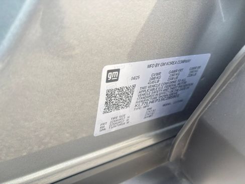 Used 2025 Chevrolet Trax LT w/ LT Convenience Package FWD image 29