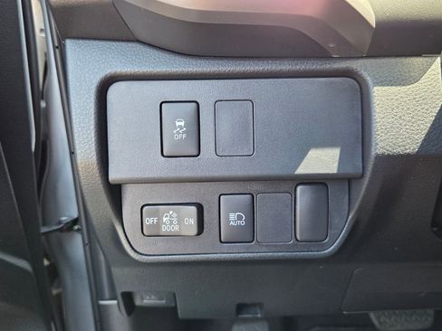Used 2023 Toyota Tacoma SR5 AWD/4WD image 28