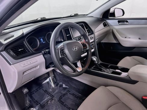 Used 2019 Hyundai Sonata SE w/ Cargo Package FWD image 9