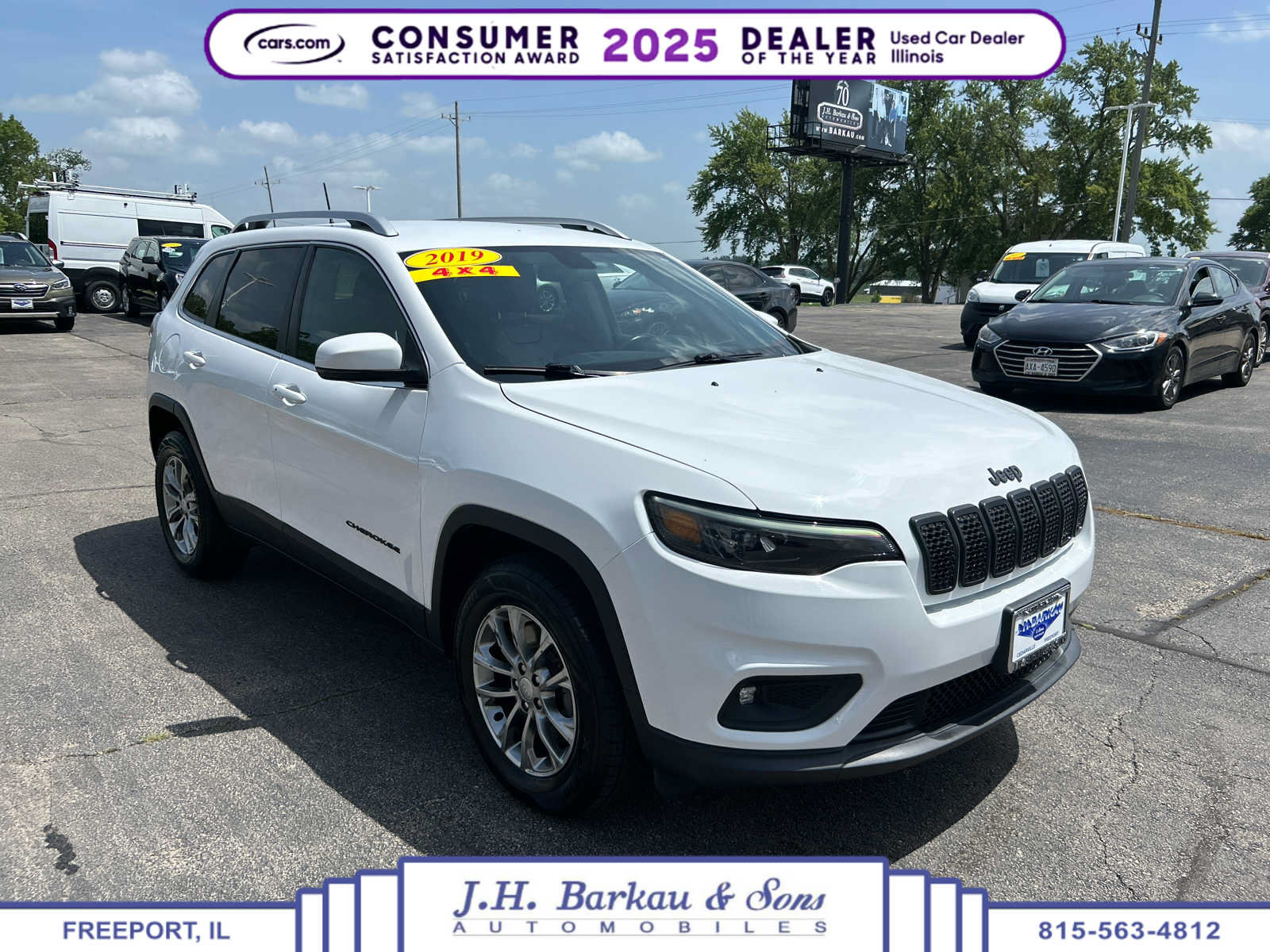 Used 2019 Jeep Cherokee Latitude Plus w/ Cold Weather Group AWD/4WD image 1