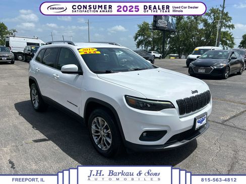 Used 2019 Jeep Cherokee Latitude Plus w/ Cold Weather Group AWD/4WD image 1