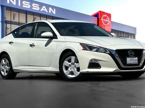 Certified 2022 Nissan Altima 2.5 S FWD image 1