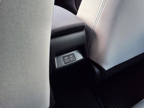 Used 2025 Toyota Corolla LE w/ Convenience Package image 10