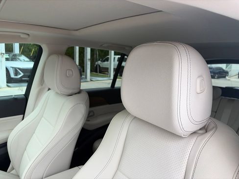 Used 2025 Mercedes-Benz GLE 450e 4MATIC image 9