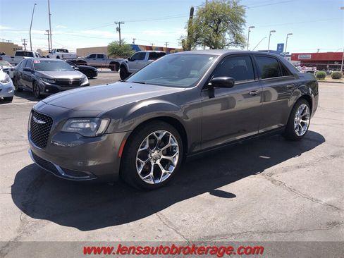 Used 2018 Chrysler 300 Touring w/ Sport Appearance Package RWD image 4