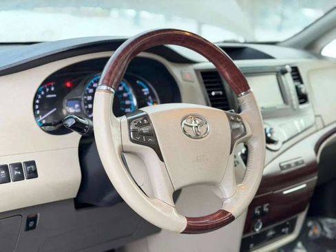 Used 2012 Toyota Sienna Limited image 13