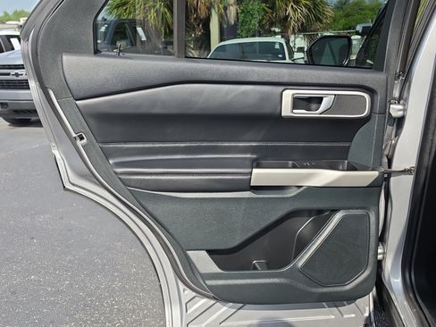 Used 2023 Ford Explorer XLT RWD image 14