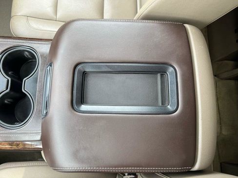 Used 2018 Chevrolet Suburban LT w/ LT Signature Package image 33