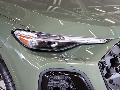 New 2025 Audi SQ5 Prestige image 32