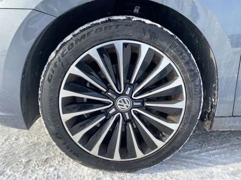 Used 2022 Volkswagen Passat 2.0T image 21