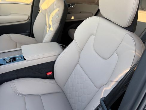 New 2026 Volvo XC90 B6 Plus image 18
