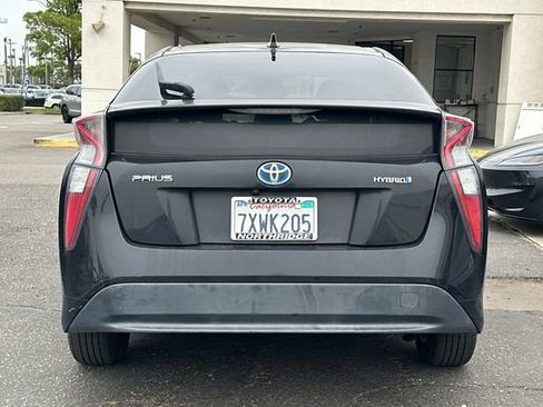 Used 2017 Toyota Prius Two w/ Carpet Mat Package FWD image 6