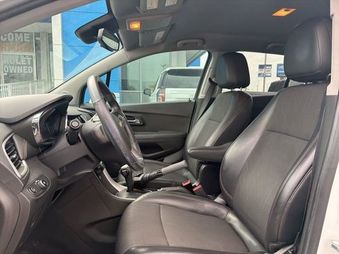 Used 2017 Chevrolet Trax LT w/ LT Convenience Package image 12